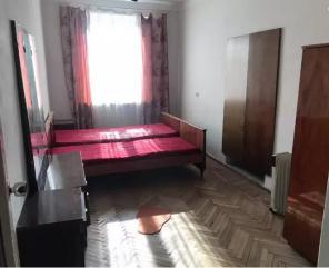Ajapnyak Estonakan poxoc varcov 2 + 1 sen bnakaran maqur kahuyqov